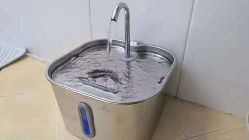 Fuente Kinets en baño